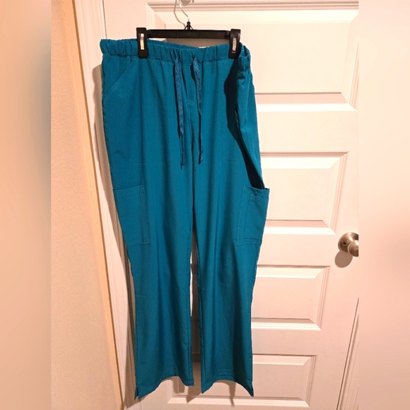 Women's Scrub Set - Picture 3 of 4